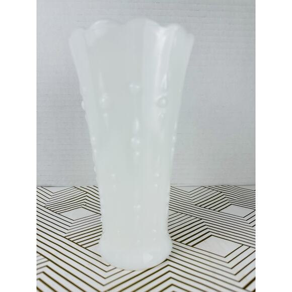 Vintage White Milk Glass Vase Hobnail Bud Vase Scalloped Edge MCM - Picture 1 of 4